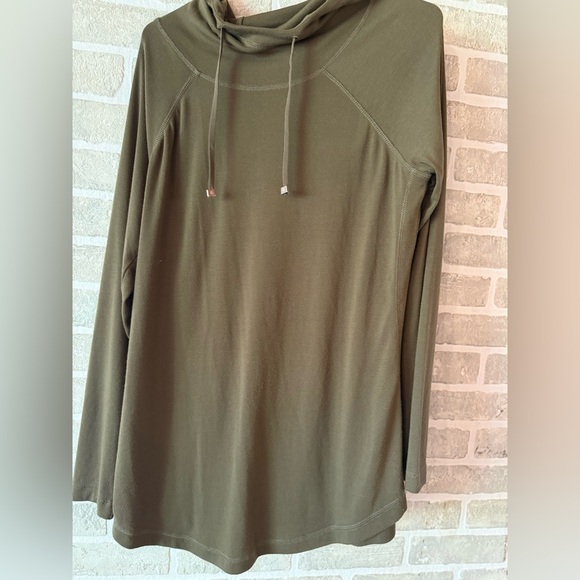 Isaac Mizrahi Tops - NWOT Isaac Mizrahi Olive Green Hoodie